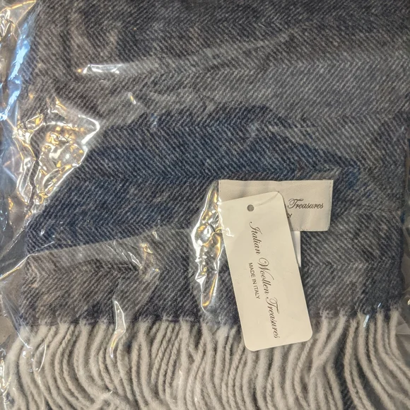 Italian Woollen Treasure Cashmere Blend Herringbone Scarf  Italian Woollen Treasure Cashmere Blend Herringbone Scarf NWT main image 2